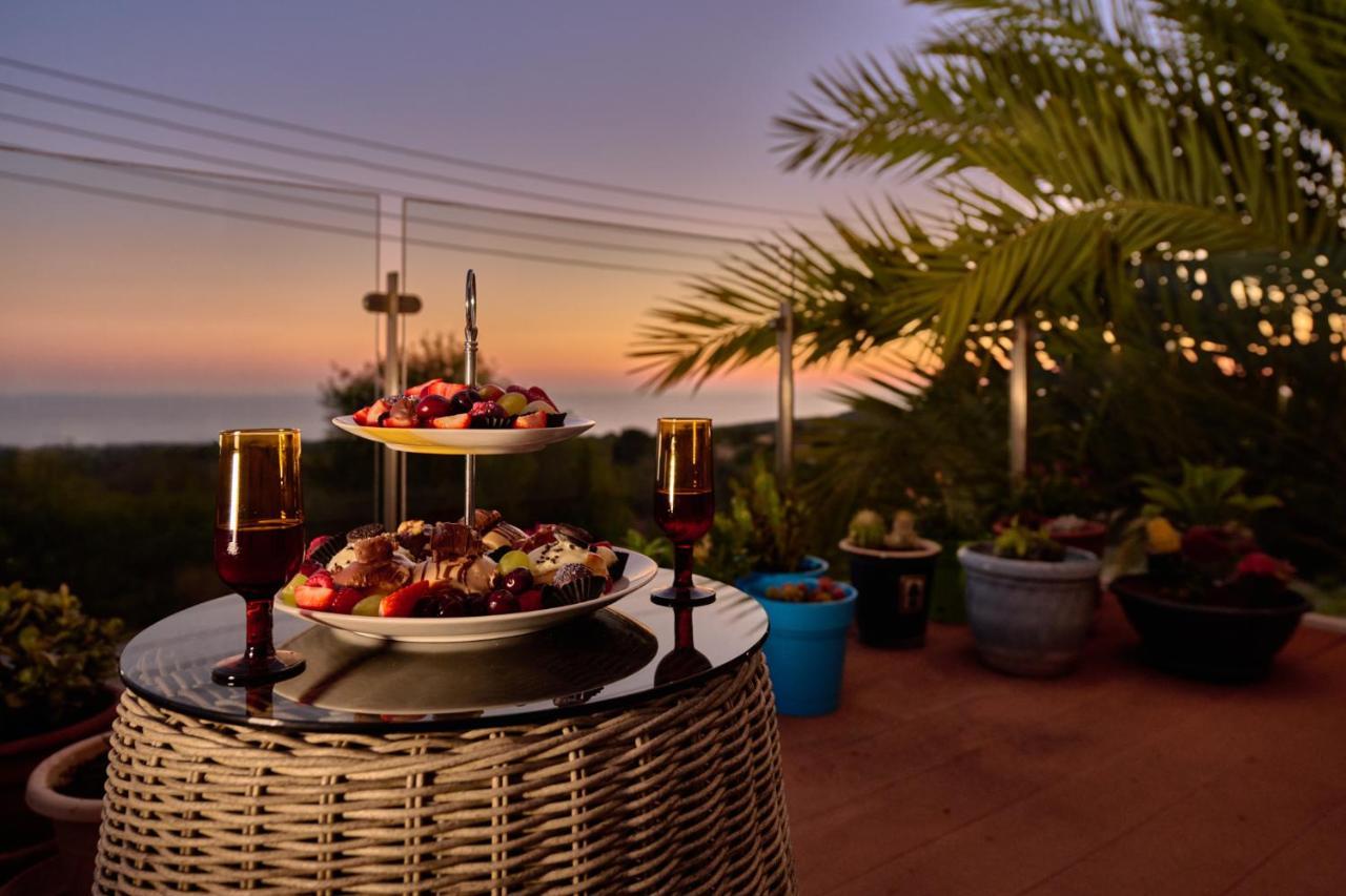 Villanelle Bed & Breakfast Welcomes Dog Lovers Only Tala ภายนอก รูปภาพ